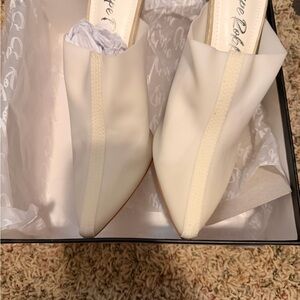 Cape Robbin Cream Heeled Boots